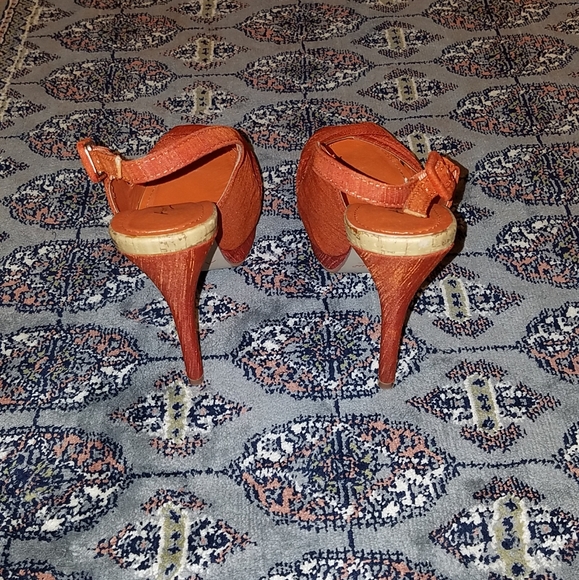 Beautiful stylish Anne Michelle pump - Picture 4 of 6